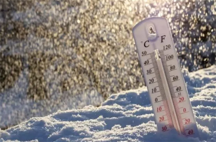 太阳表面温度6000度，为何地球附近的太空，却还是绝对零度？