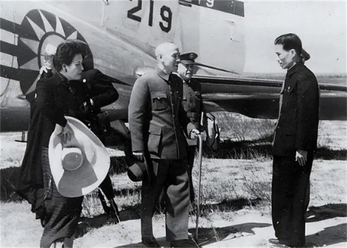 蒋介石败退台湾时，带走了3位顶级“大人物”