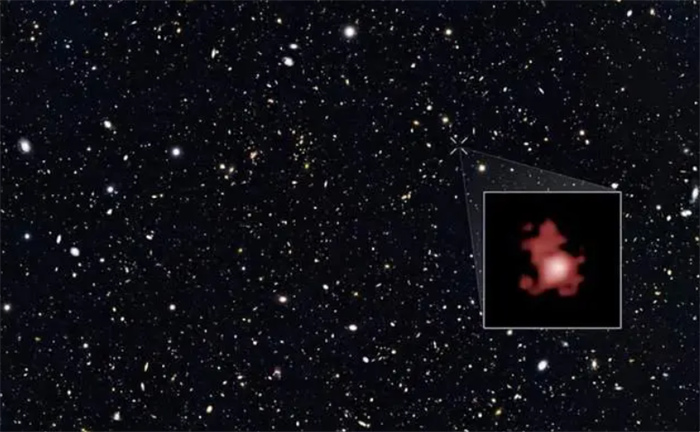 最远的星系：代号HD1  目前距离地球337亿光年 且还在远离中