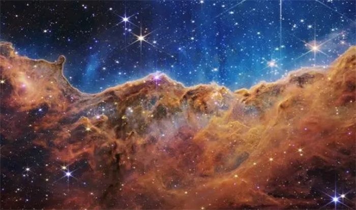 来自46亿年前的星光，韦伯望远镜首批照片公布，令人眼花缭乱