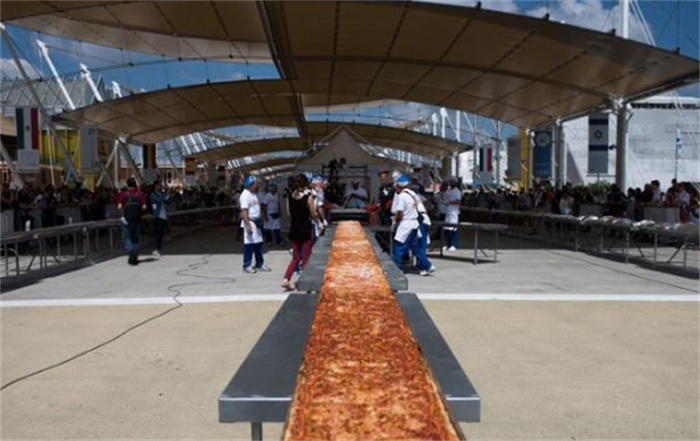 世界上最长的披萨 1600多米创造记录（最长披萨）
