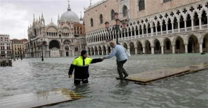 在遭受史上第二严重的大洪水后，威尼斯现在需要游客，而且很急