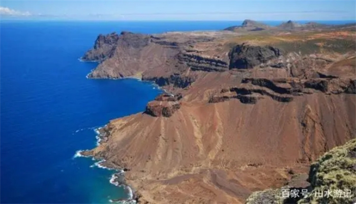 圣赫勒拿是一个位于南大西洋中部的火山小岛，毫无疑问，这里是世