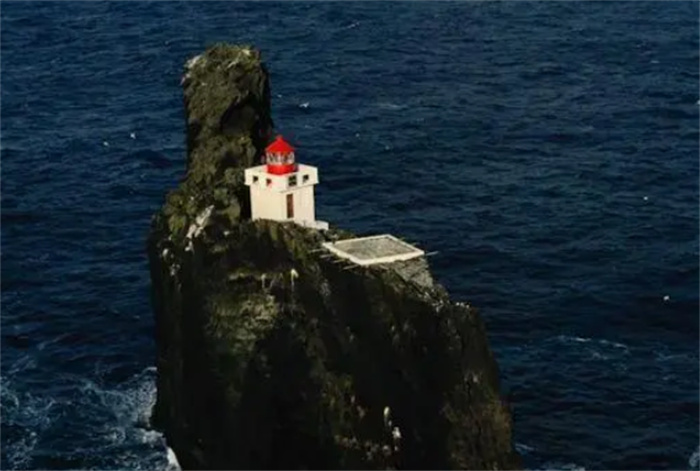 冰岛与世隔绝的神秘绝境灯塔  被誉为“僵尸末日”的最佳地点