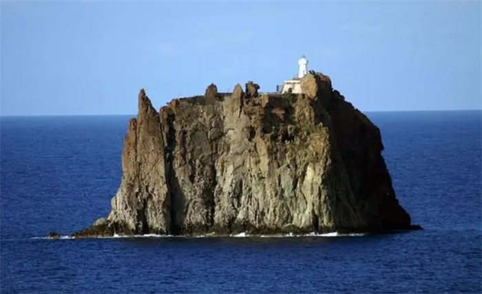 冰岛与世隔绝的神秘绝境灯塔  被誉为“僵尸末日”的最佳地点