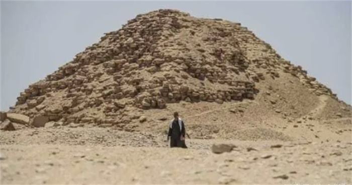 揭开埃及最神秘的“弯曲”金字塔之谜，现已对游客开放探秘之旅