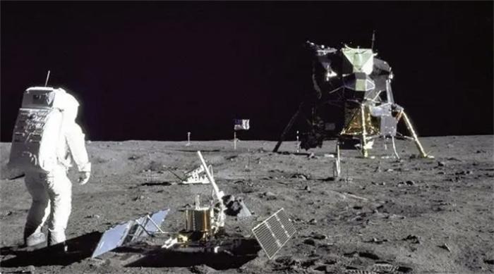 玉兔二号在月球背面，发现的正方体小屋，本体究竟是啥？