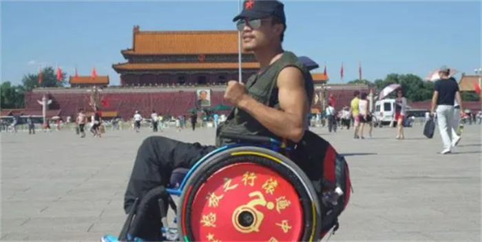 励志：甘肃残疾小伙坐轮椅环行中国  穿越5省48市5670公里