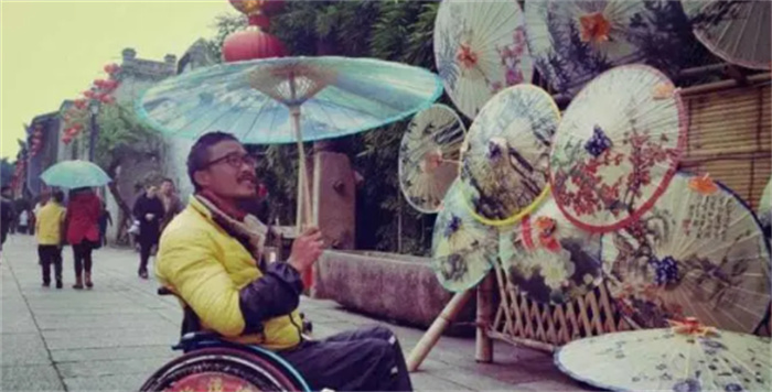 励志：甘肃残疾小伙坐轮椅环行中国  穿越5省48市5670公里
