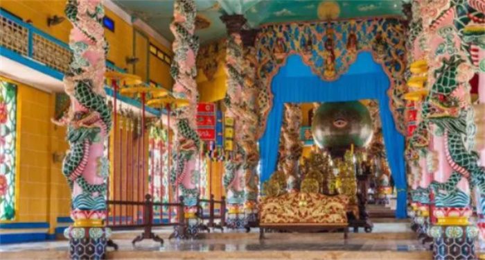 世界上最“全能”的寺庙：供奉着全世界的神佛和圣人