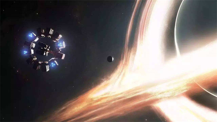 生活在黑洞周围会怎样  爱因斯坦：黑洞方一日  地球已千年