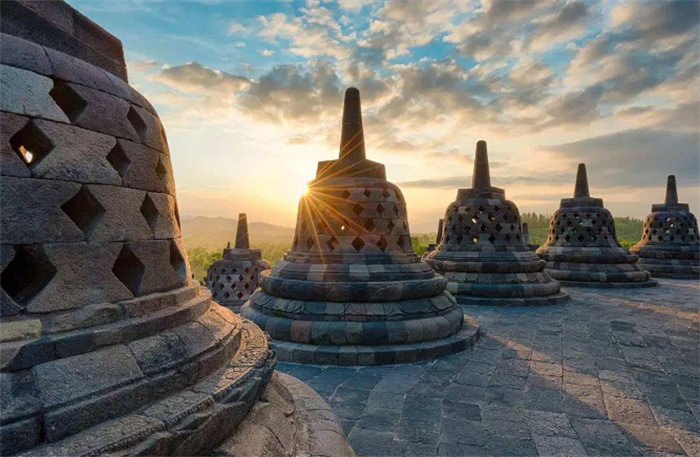 印尼的一座佛坛 千年不朽无人可探究（千年佛坛）