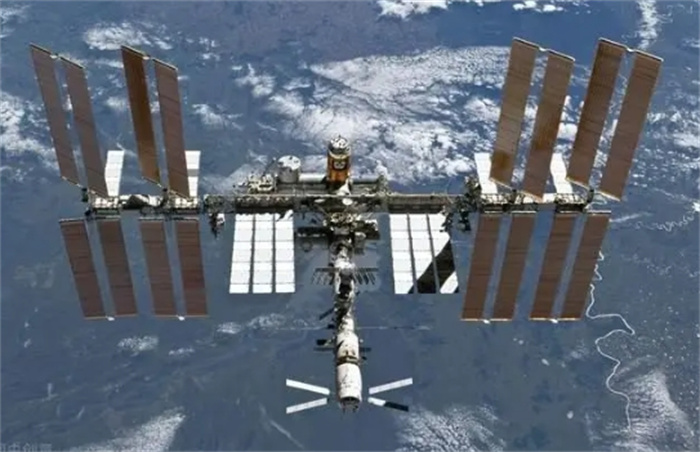 太空并不太平，美国卫星两次接近中国空间站，它们想干嘛？