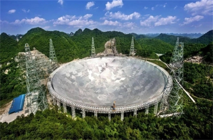 隔着30亿光年，中国天眼收到神秘信号，47天重复1652次？
