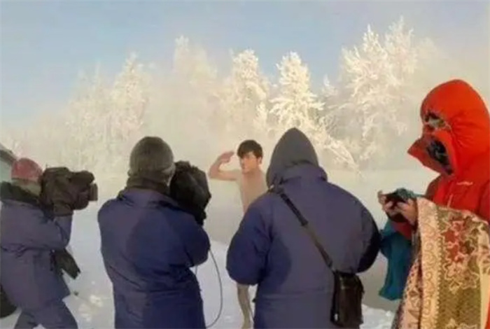 世界上最寒冷的村子，16名旅行者前来挑战极限，精彩缤纷不断