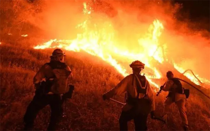 旅游趣闻：美国消防员偷偷纵火被抓住，放火原因竟是因为无聊
