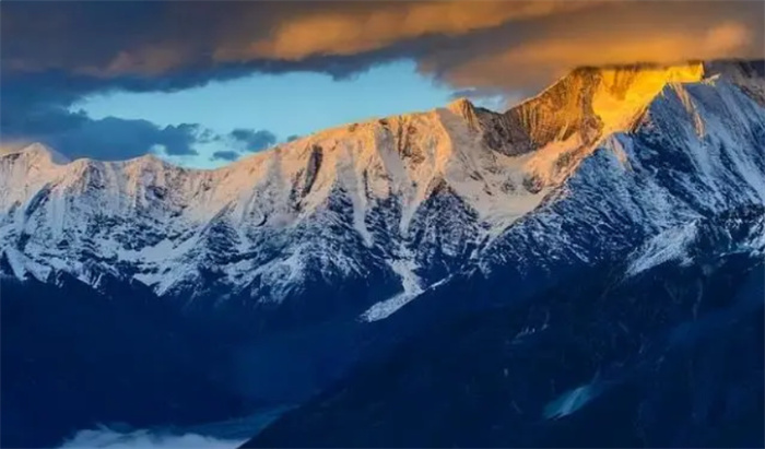 喜马拉雅山内部揭秘：空心结构与神秘宝藏