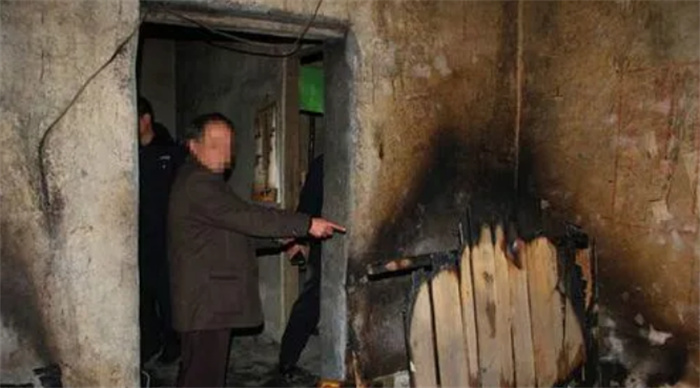 男子酒后放火烧了自家的房屋被判刑