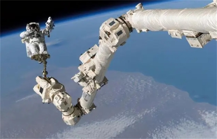 重达22吨，配备10米机械臂，天和号技术领先国际空间站？