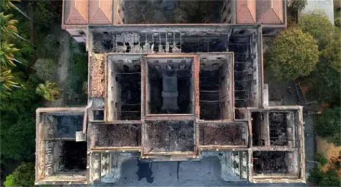 巴西国家博物馆遭遇火灾  藏品付之一炬  着火原因让人不敢相信