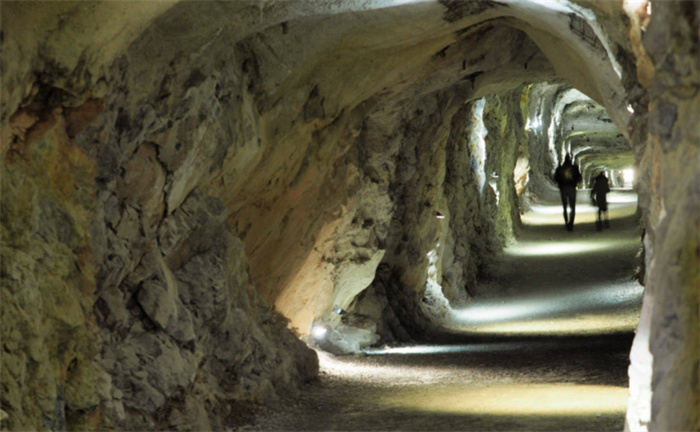马尔他岛的地下洞穴 有着上下交错的房间（地下洞穴）