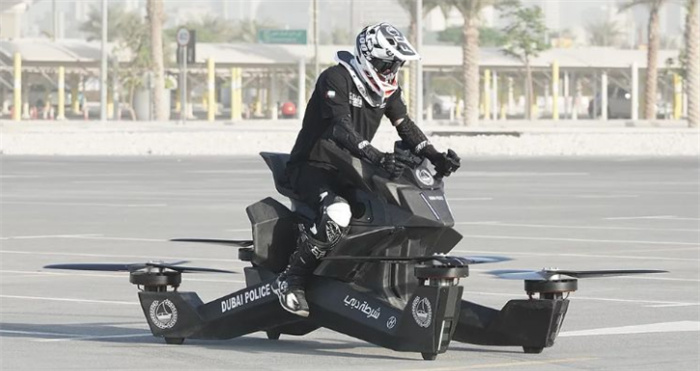 真正的飞行摩托来了  迪拜警方开始装备  警察就像未来战士