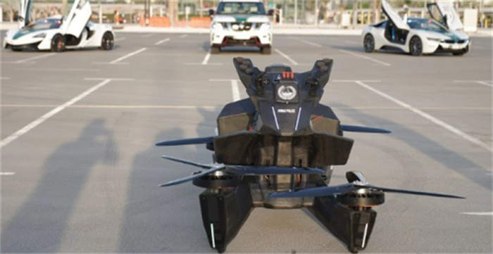 真正的飞行摩托来了  迪拜警方开始装备  警察就像未来战士