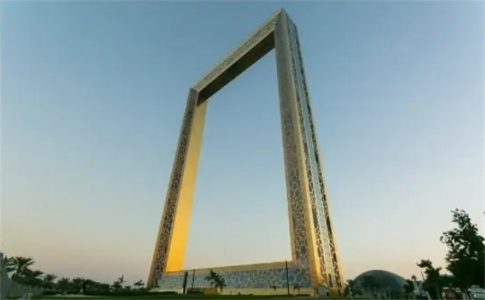 迪拜新的建筑奇迹，世界上最大相框建成开放，航母可轻松通过