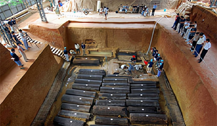 江西发现的2500年前古墓 有46少女陪葬（富豪古墓）