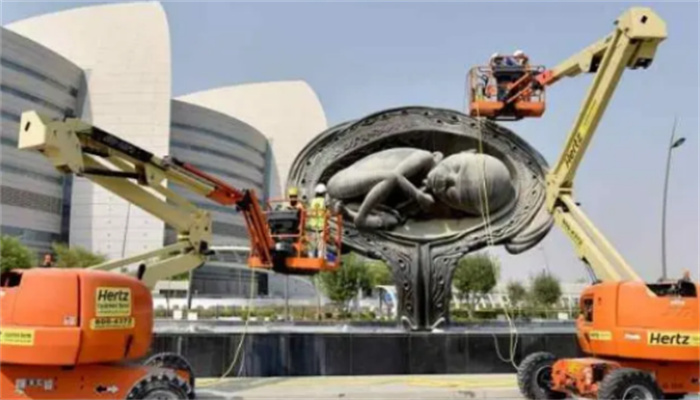 奇迹之旅：卡塔尔医院巨大的青铜子宫雕塑  艺术品的真正价值