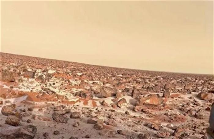 祝融号在火星地下发现大量神秘多边形楔形物，科学家形成原因不明