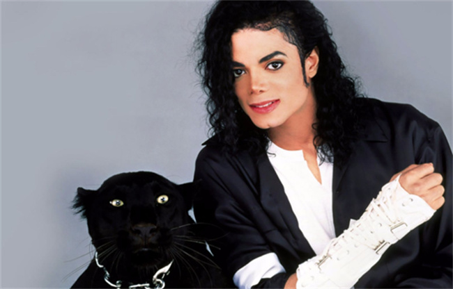 世界上最著名的歌星 去世多年依然有人模仿（迈克尔）