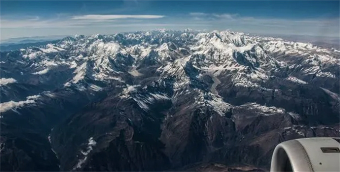 地球最高峰也才8848米，为何没有一万米的山峰？科学家：会被压垮
