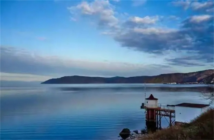 为何贝加尔湖有那么多的水？地球上的超级蓄水池，对比一看真吓人