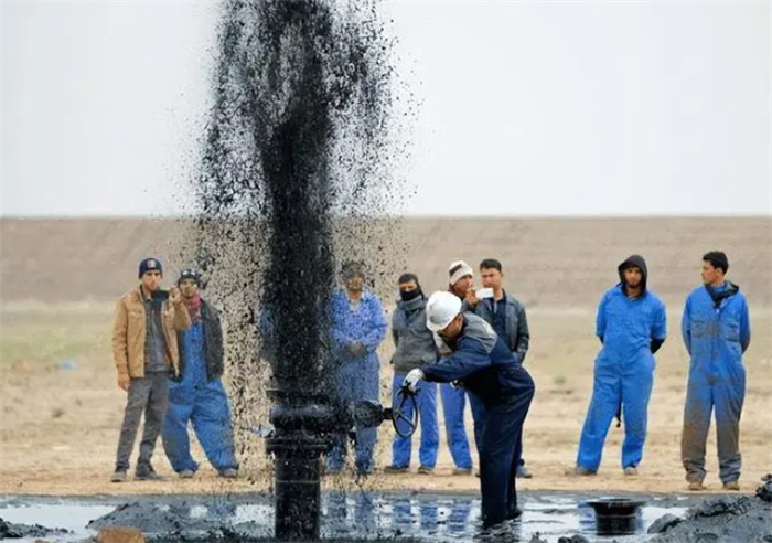 人类每天消耗的石油等于一条河流，地球会不会越来越轻？