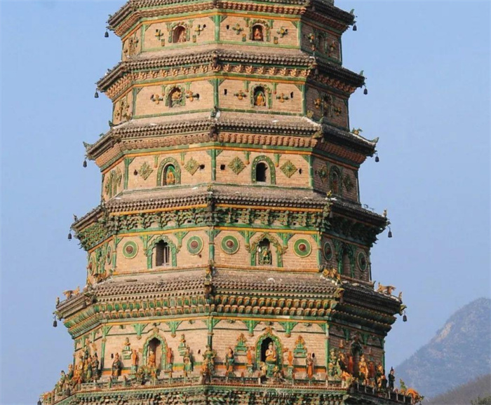 世早的早的多彩琉璃塔 始建于东汉时期（飞虹塔）