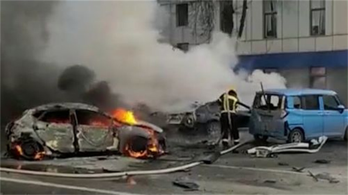 俄一城市遭炮击炸弹直接掉在公路上 俄罗斯被炸有伤亡吗
