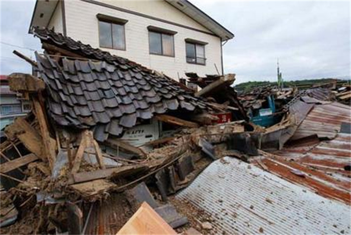 日本强震：火燃12小时房屋夷为平地 伤亡情况怎样