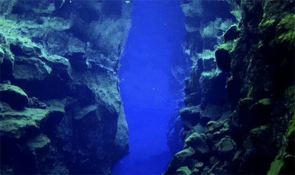 世界上最深的地方 人类没有能力探索（马里亚纳海沟）