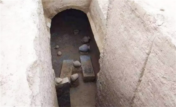 山西农田挖出战国墓 墓中有一孕妇（千年古墓）