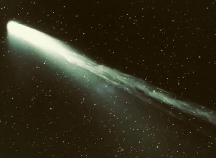 太阳系内一颗没有尾巴的奇特彗星是什么（无尾彗星）