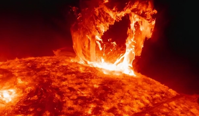 NASA发现太阳附近的不明物体是什么（日珥）