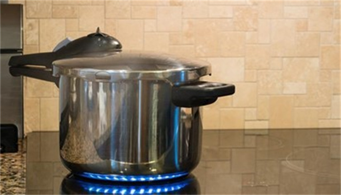 高压锅是怎么被发明出来的 （由蒸汽机原理发明来的）