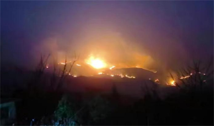 贵州山火仍未扑灭 已有2人遇难 山火是怎么引发的