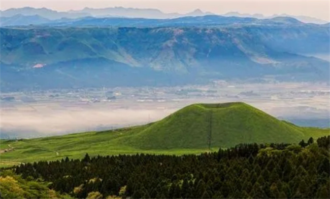 最大的火山口阿苏山周长有多少（周长120多千米）