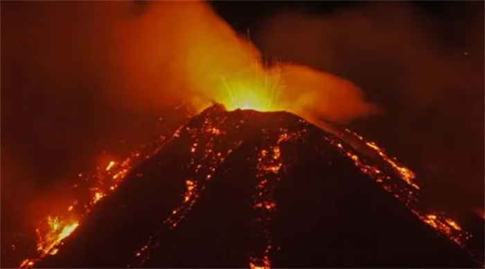 喷发次数最多的火山 埃特纳火山（意大利）
