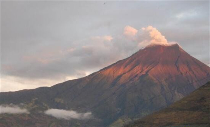 地球上最高的活火山 奥霍斯德尔萨拉多山（海拔6,891米）