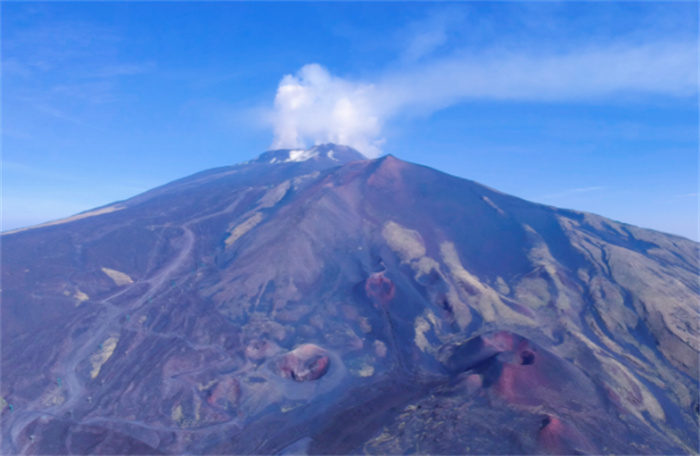 地球上最高的活火山 奥霍斯德尔萨拉多山（海拔6,891米）