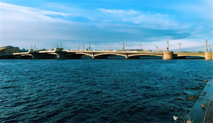 世界最长的内流河是哪一条河（伏尔加河）
