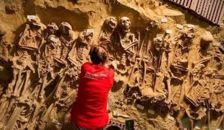 解读考古挖掘时发现200具尸骸的处理方法